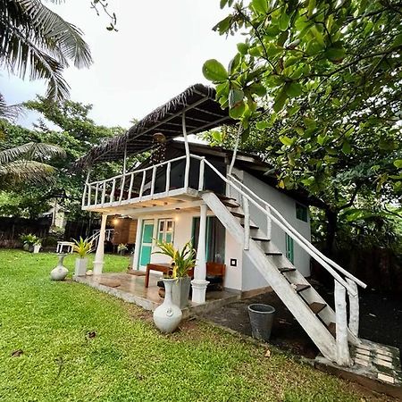 Beach House Kalukatiya - Family Villa, Seaview Room, Garden Room Dikwella Bagian luar foto