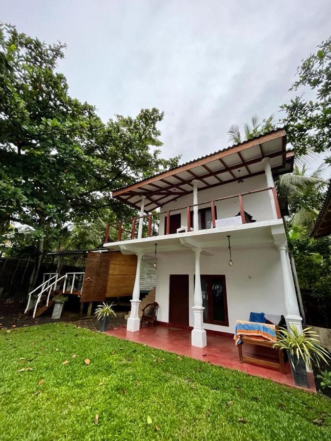 Beach House Kalukatiya - Family Villa, Seaview Room, Garden Room Dikwella Bagian luar foto