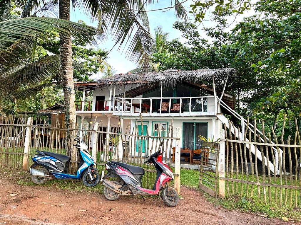 Beach House Kalukatiya - Family Villa, Seaview Room, Garden Room Dikwella Bagian luar foto