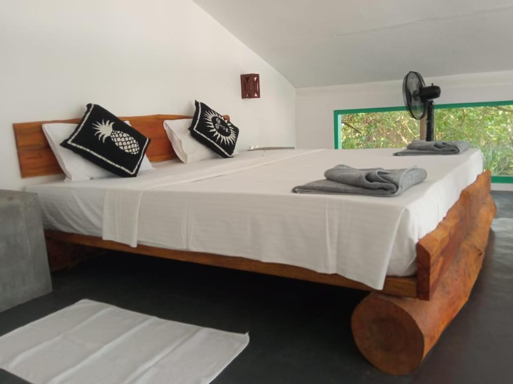 Beach House Kalukatiya - Family Villa, Seaview Room, Garden Room Dikwella Bagian luar foto