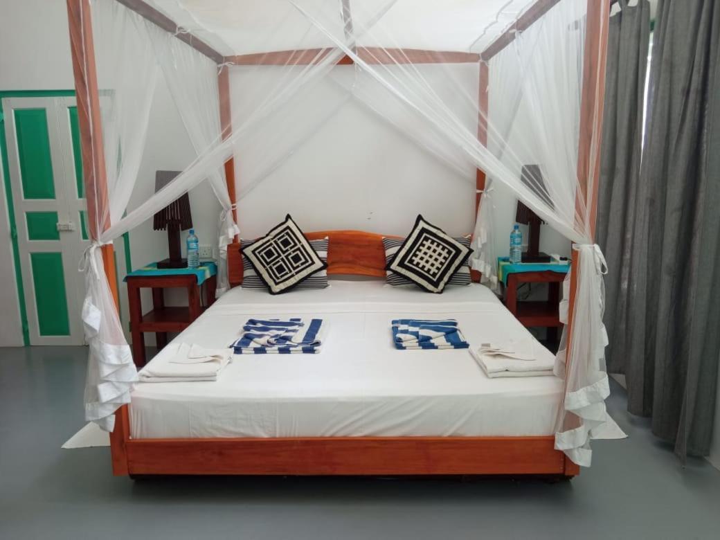 Beach House Kalukatiya - Family Villa, Seaview Room, Garden Room Dikwella Bagian luar foto