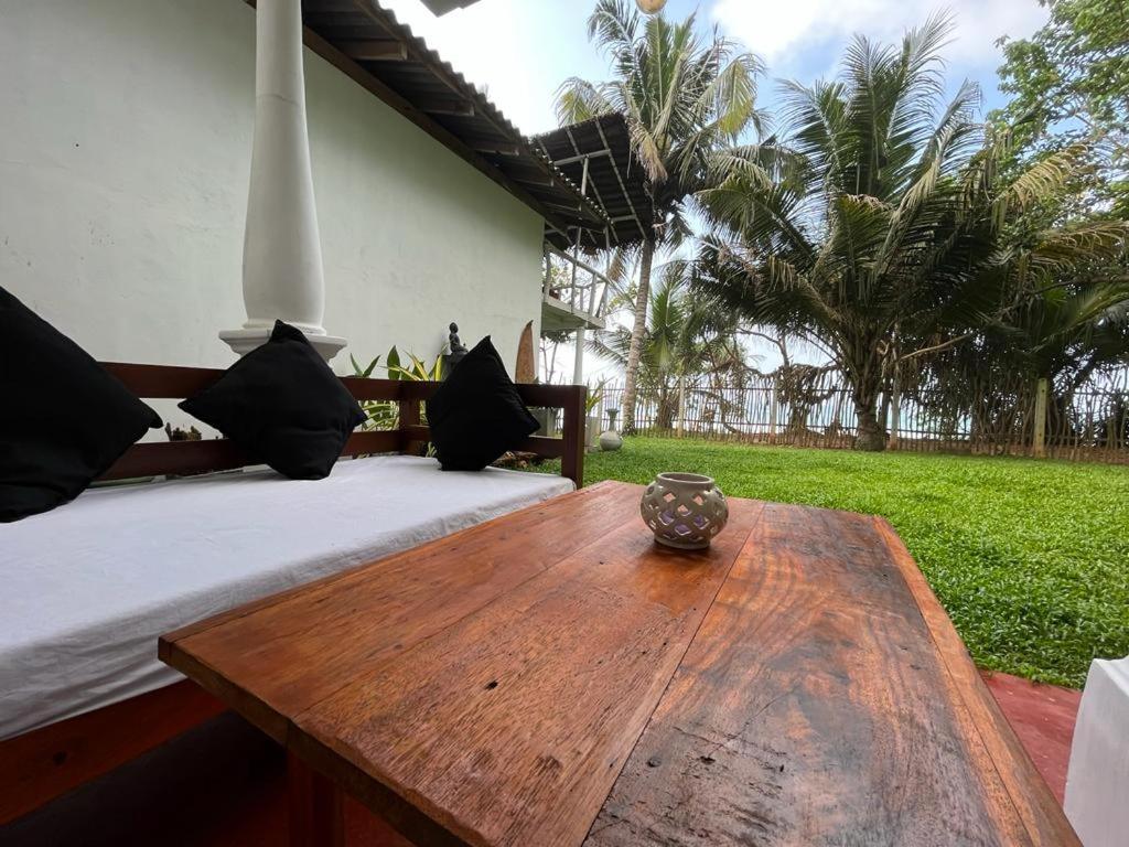 Beach House Kalukatiya - Family Villa, Seaview Room, Garden Room Dikwella Bagian luar foto