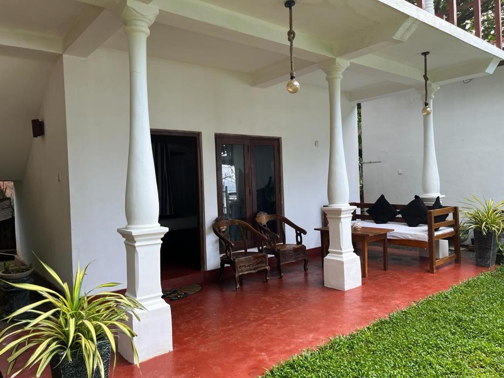 Beach House Kalukatiya - Family Villa, Seaview Room, Garden Room Dikwella Bagian luar foto